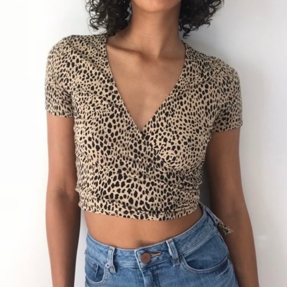 Forever 21 tan cheetah animal print wrap crop top Size S - Picture 3 of 17
